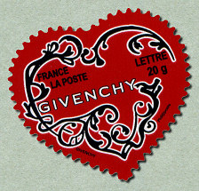 Image du timbre Le coeur de Givenchy autocollant sur fond rouge