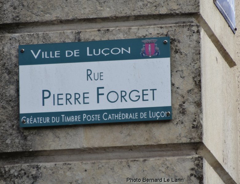La plaque de la rue Pierre Forget à Luçon